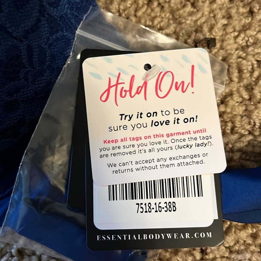 Essential Body Wear 38B Navy Padded Underwired Bra - Picture 2 of 3